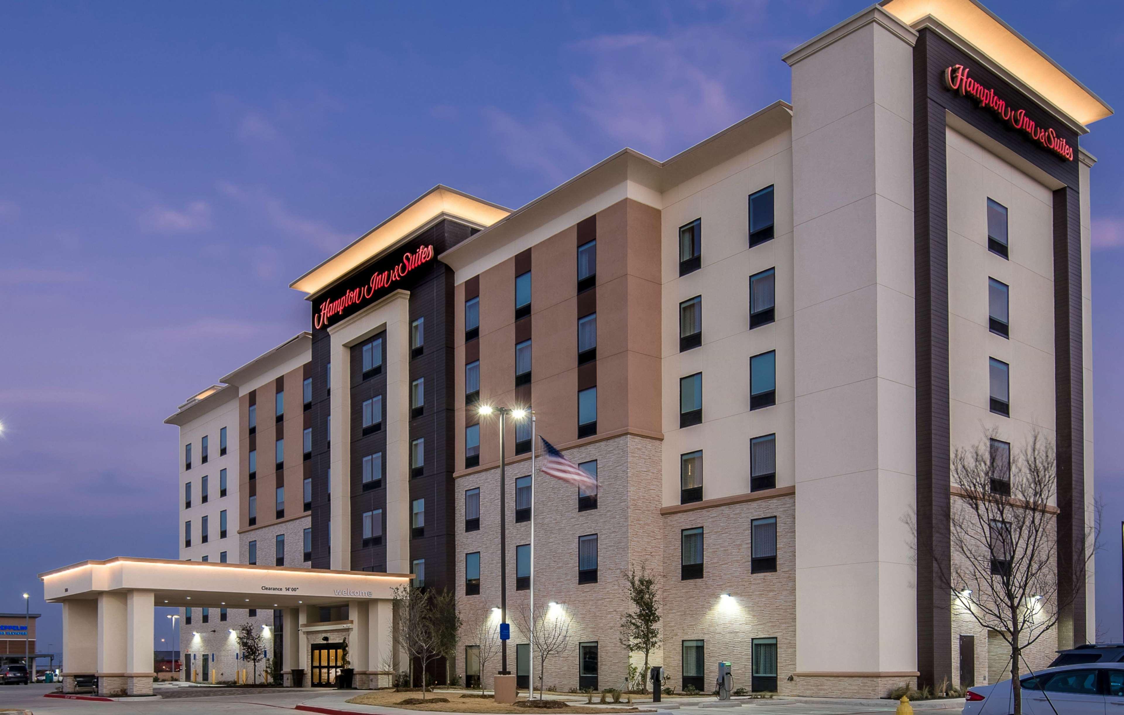 Hampton Inn & Suites Dallas-The Colony Exterior photo
