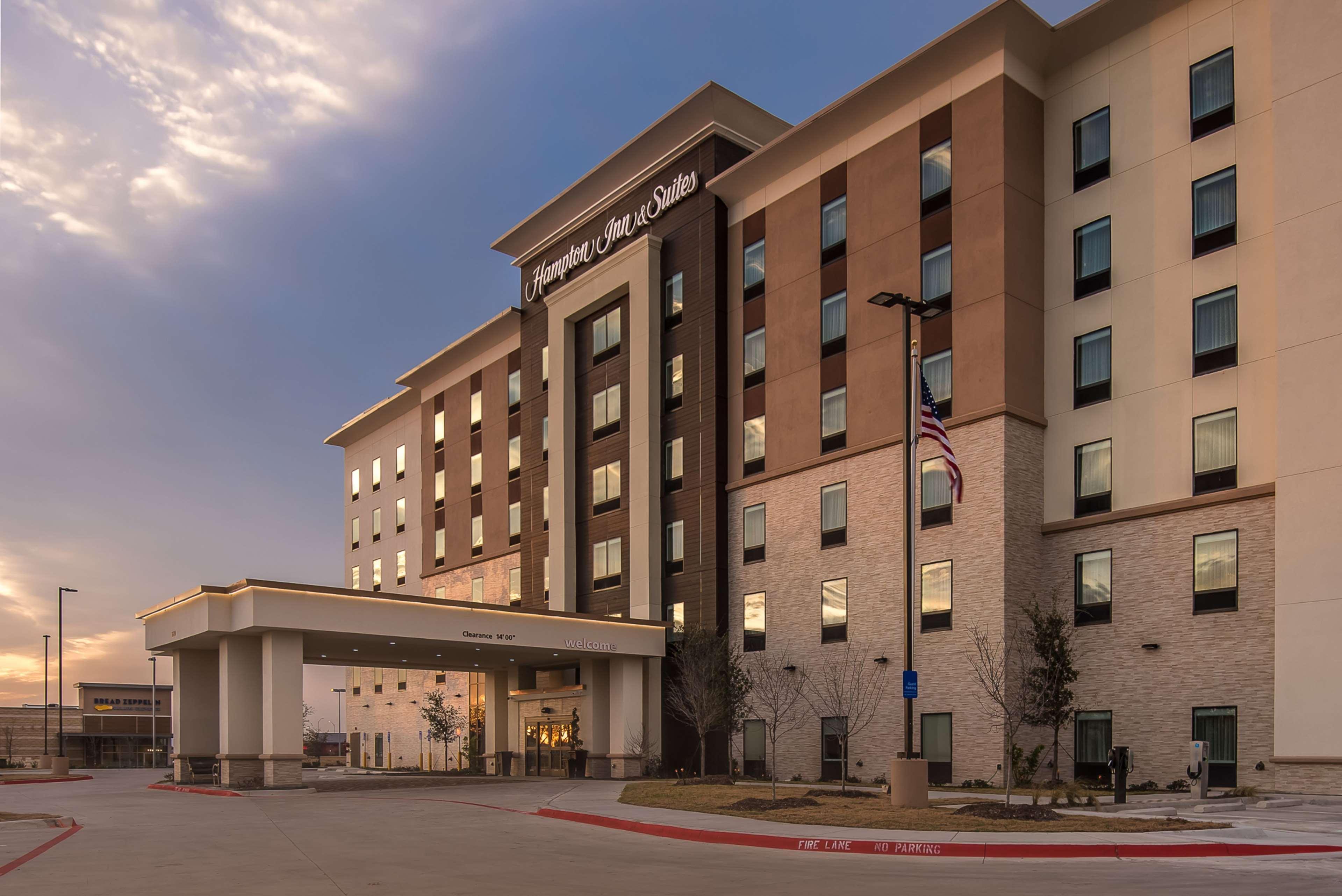 Hampton Inn & Suites Dallas-The Colony Exterior photo