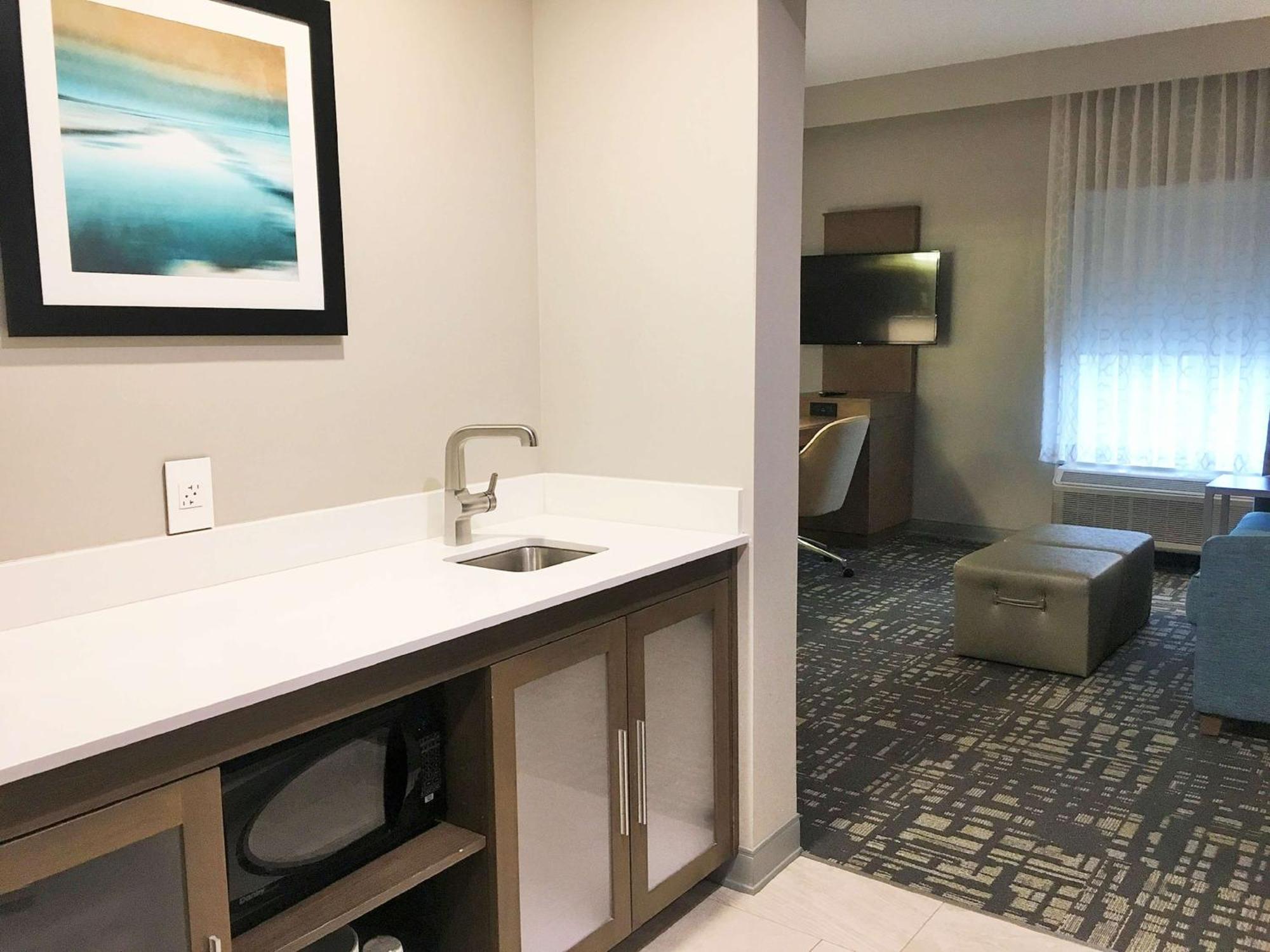 Hampton Inn & Suites Dallas-The Colony Exterior photo