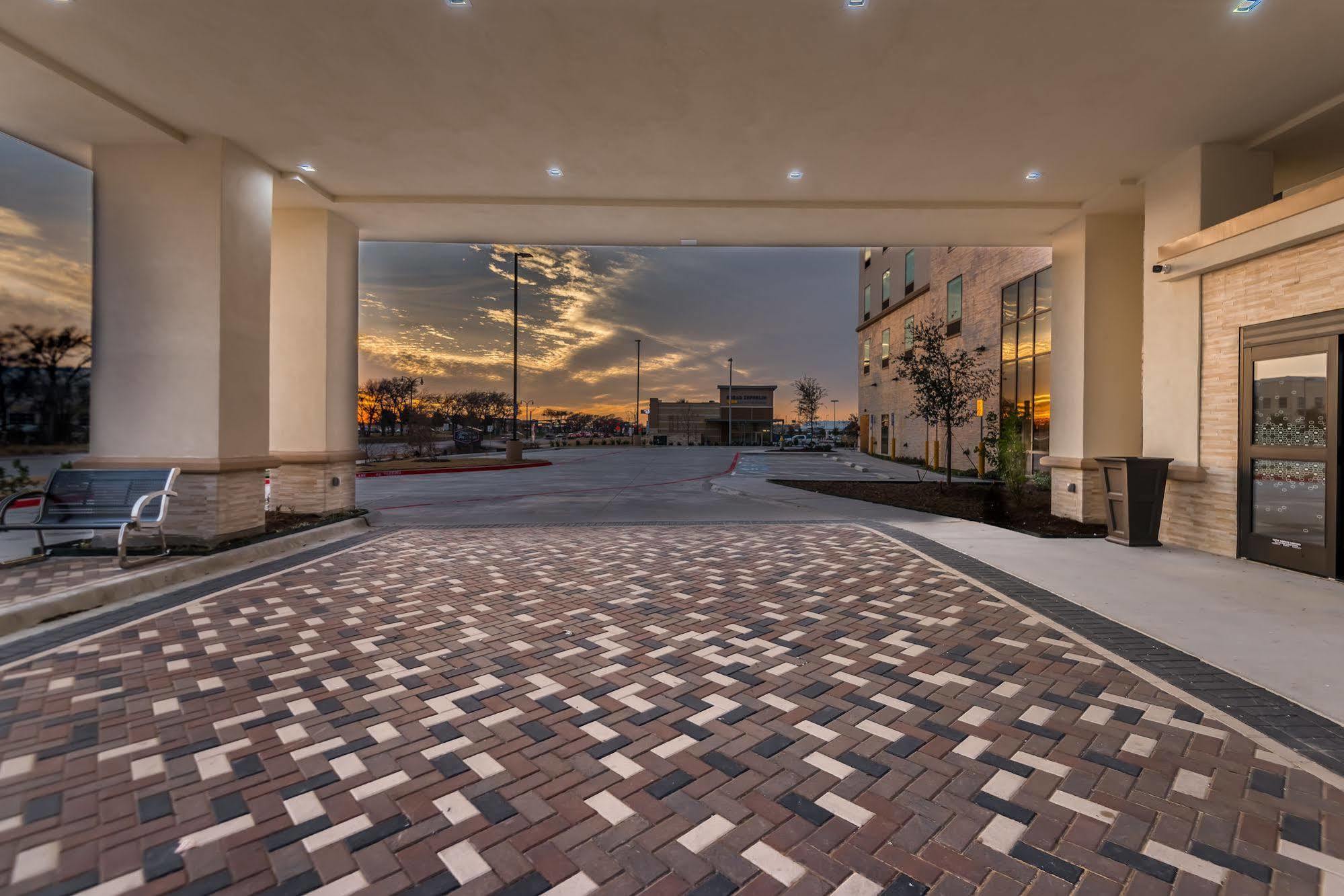 Hampton Inn & Suites Dallas-The Colony Exterior photo